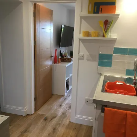 Apartment The Wrens Annexe - Stylish Self-Contained 2-Bed Annexe Penzance