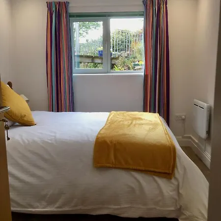 The Wrens Annexe - Stylish Self-Contained 2-Bed Annexe Apartment *