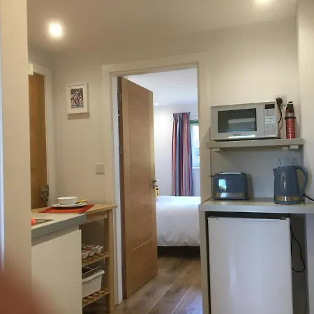 The Wrens Annexe - Stylish Self-Contained 2-Bed Annexe Apartment Penzance