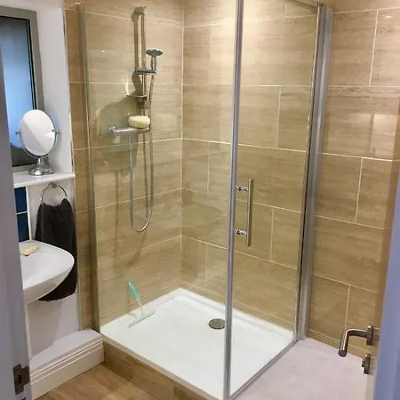 The Wrens Annexe - Stylish Self-Contained 2-Bed Annexe Apartment *