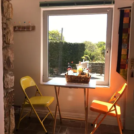 The Wrens Annexe - Stylish Self-Contained 2-Bed Annexe Apartment *